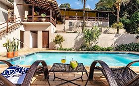 Refúgio e diversão para FAMÍLIAS a 60 min de SP - Piscina, Churrasqueira, wifi 300Mbps - PETFRIENDLY